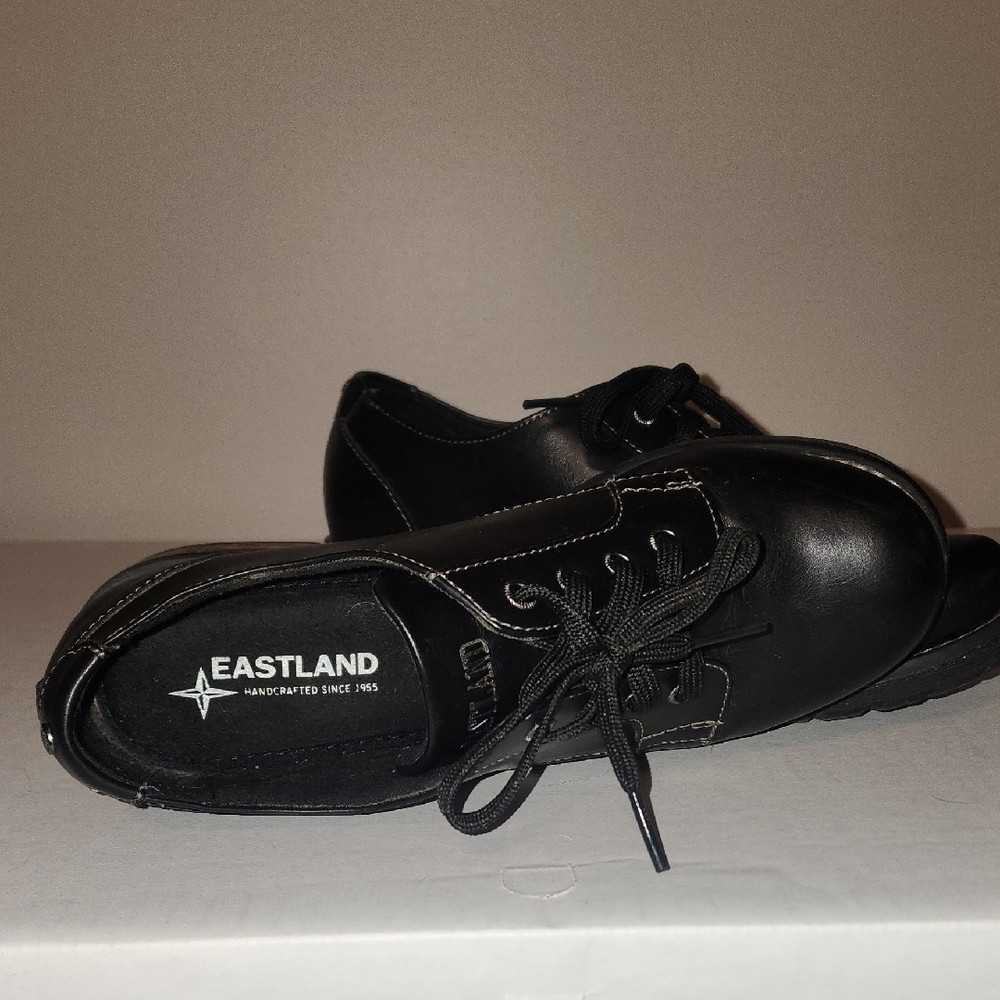 Eastland Black Lace-Up Women’s Boots - Picture 2 of 6